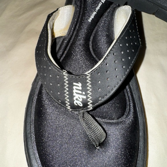 Nike Black Comfort Footbed Flip Flops Size 6 - Picture 7 of 8